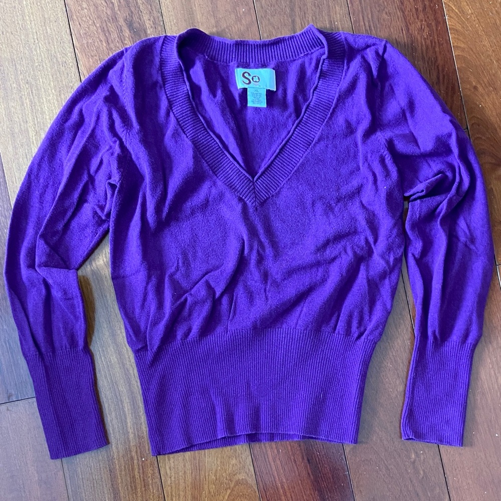 Vintage SO Women's Deep Purple V-Neck Sweater